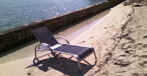 On the beach, white sand - Mangrove Cay Sea View Villas (Mangrove Cay)