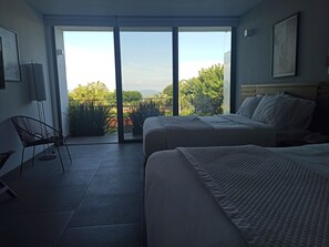 Deluxe Room | In-room safe, desk, iron/ironing board - Hotel & Villa Internacional de Tenis (Cuernavaca)