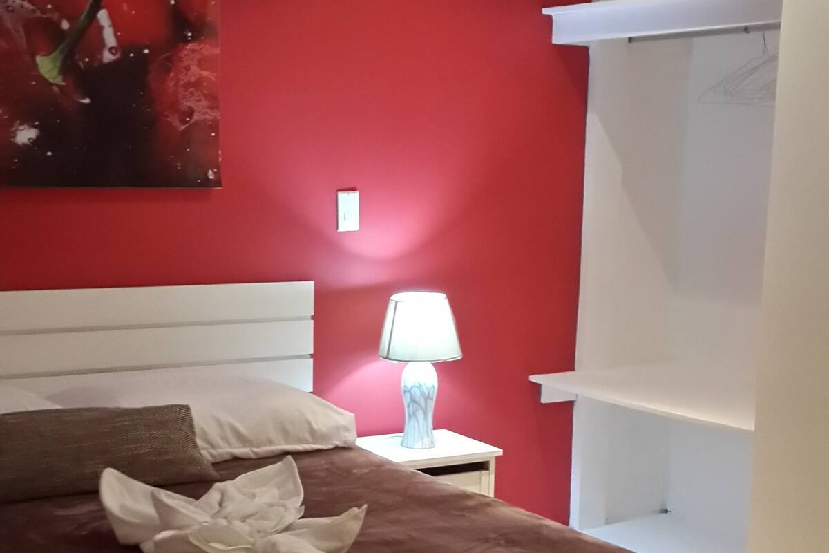 Double Room, 1 Queen Bed, Private Bathroom (Afuera) | Iron/ironing board, free WiFi