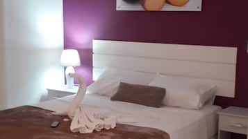 Triple Room | Iron/ironing board, free WiFi