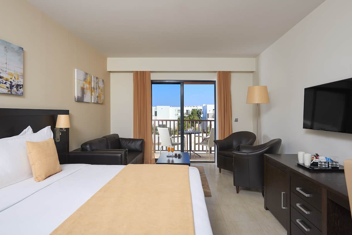 1 bedroom, free minibar, in-room safe, desk