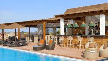 Bar à beira da piscina