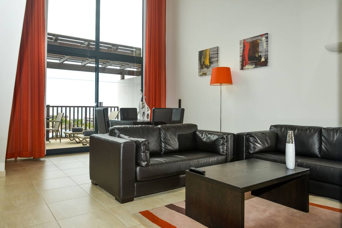 Phòng Suite Junior | Minibar với thức uống miễn phí, két bảo mật tại phòng, bàn 