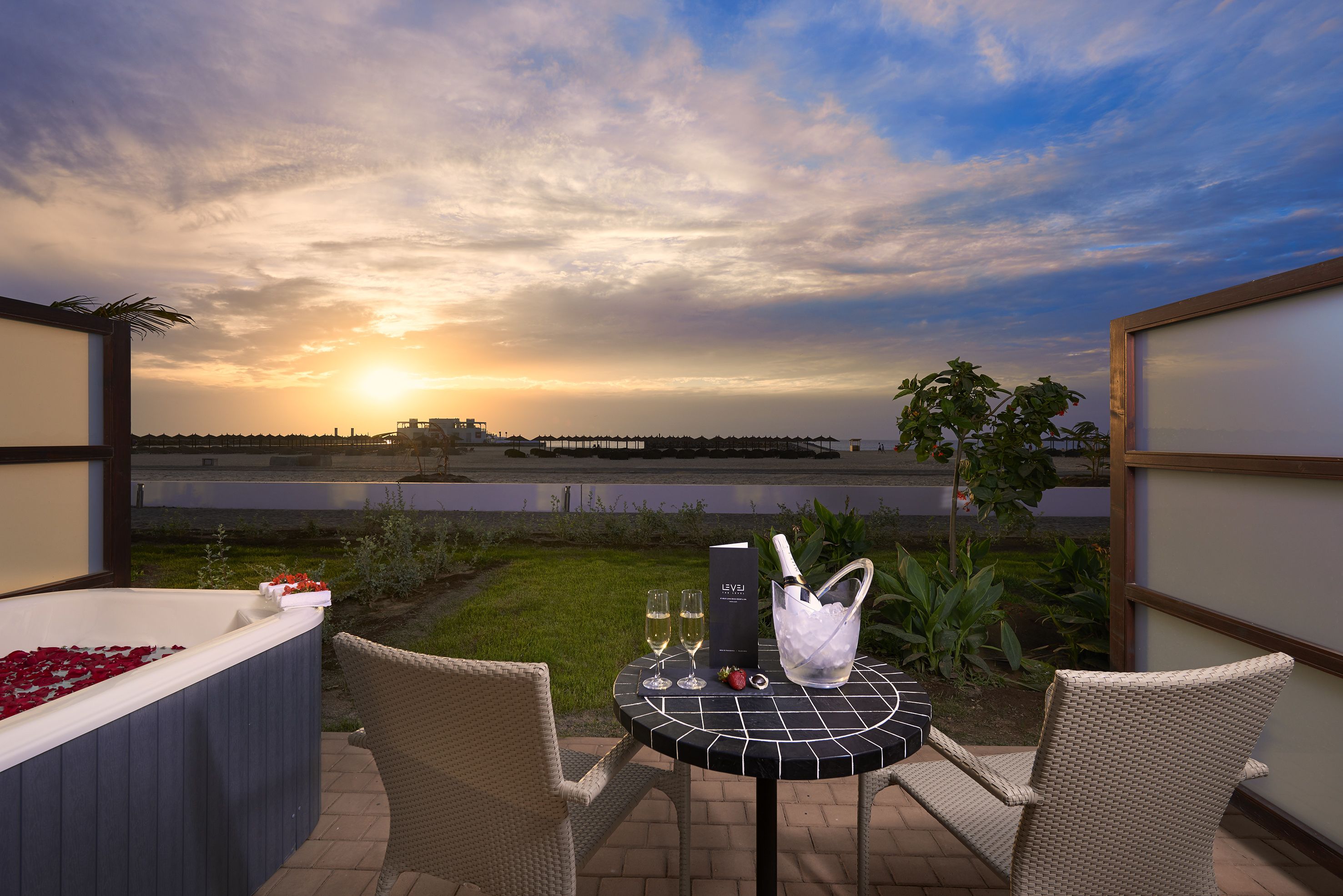 The Level Room Ocean View with Whirlpool | Terrasse/Patio