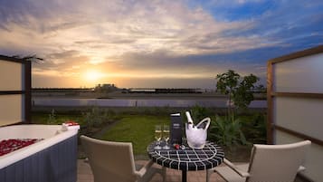 The Level Room Ocean View with Whirlpool | Terrasse/Patio