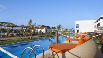 The Level Swim Up | Free minibar, in-room safe, desk, blackout drapes