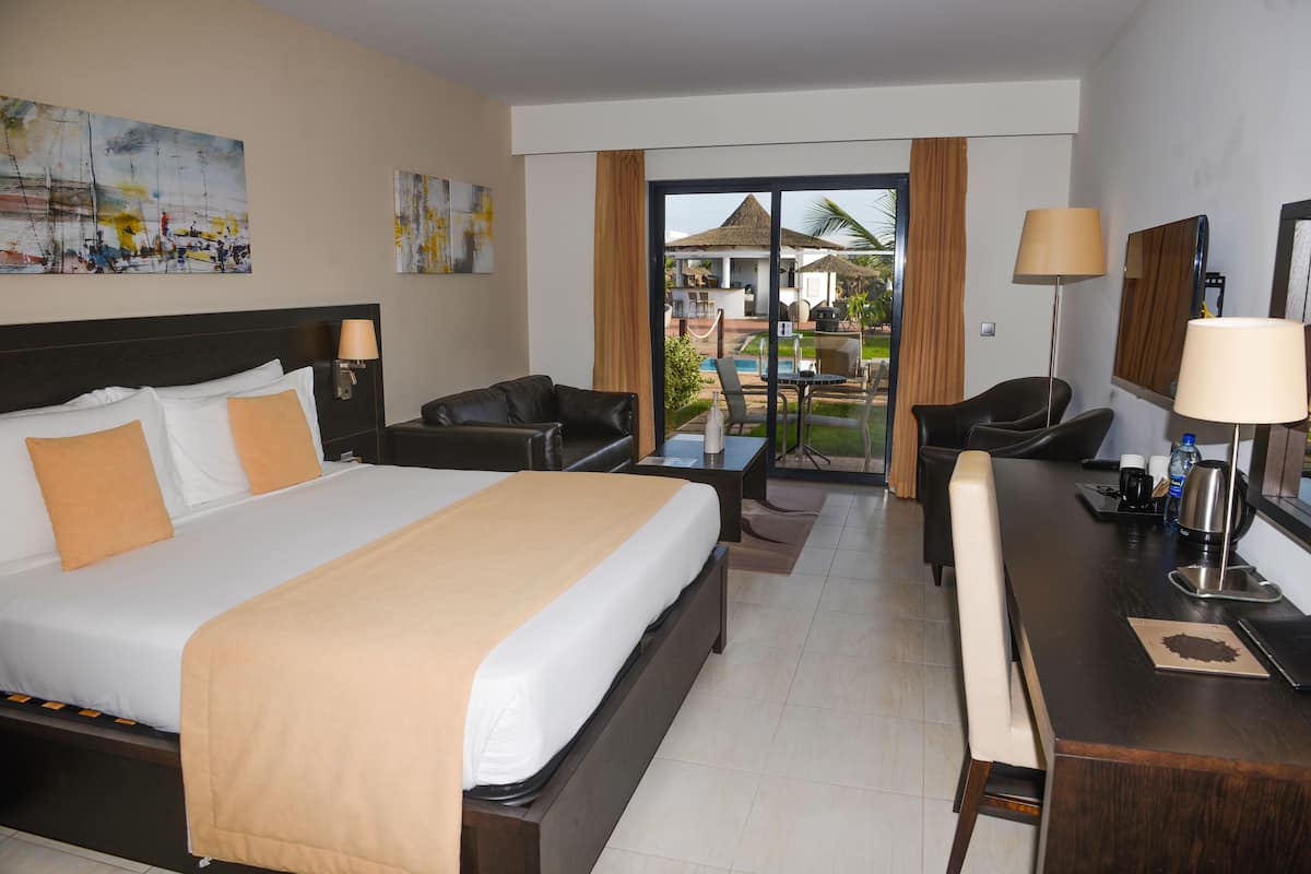 Melia Guestroom Swim Up | Minibar với thức uống miễn phí, két bảo mật tại phòng, bàn 