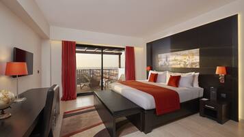 The Level Grand Suite | Artículos del minibar gratis y caja de seguridad en la habitación