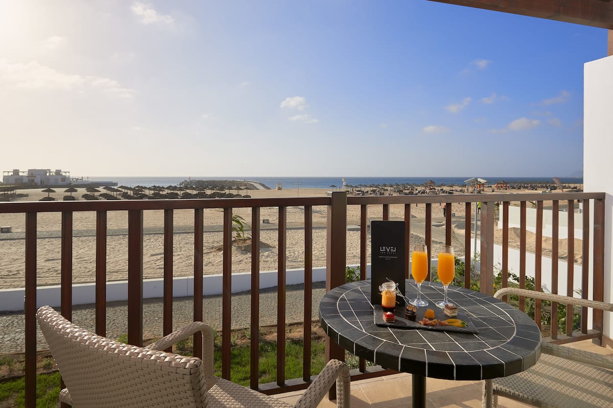 The Level Room Ocean View | Hiên