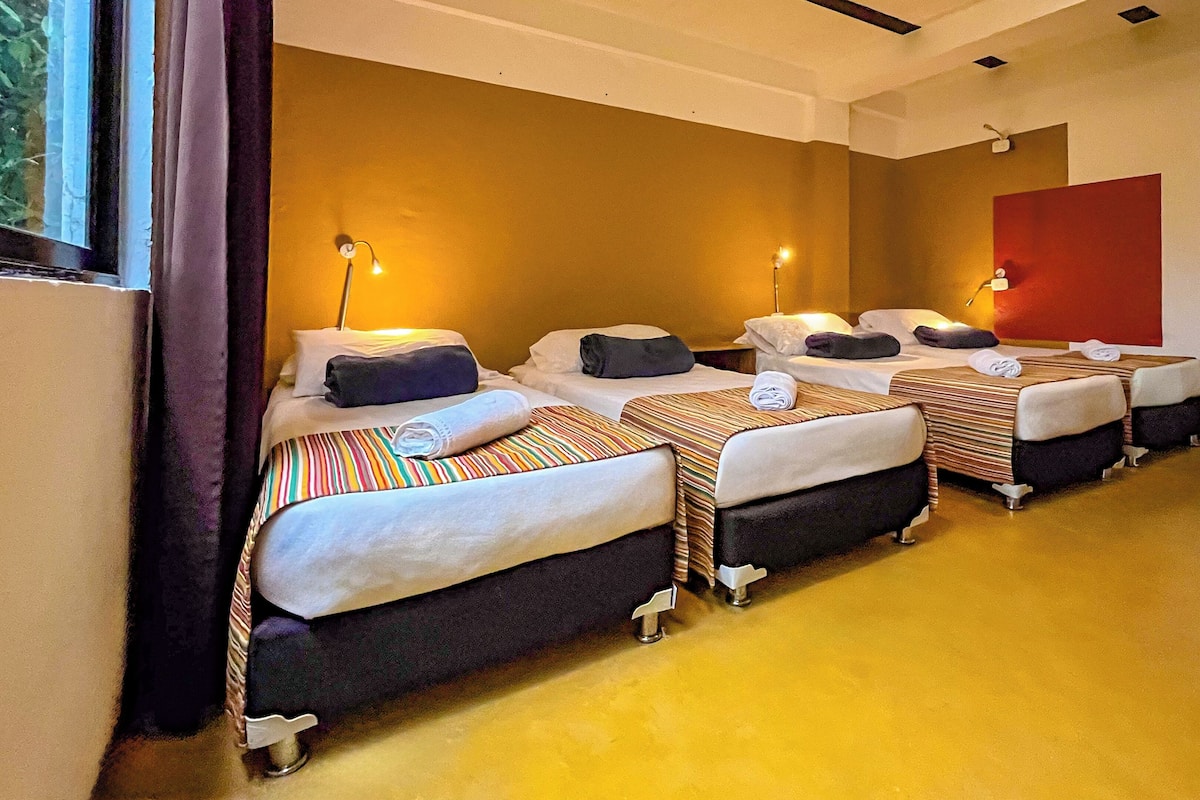 Blackout drapes, free WiFi, bed sheets