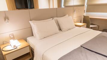Deluxe Double Room | Minibar, in-room safe, desk, blackout drapes