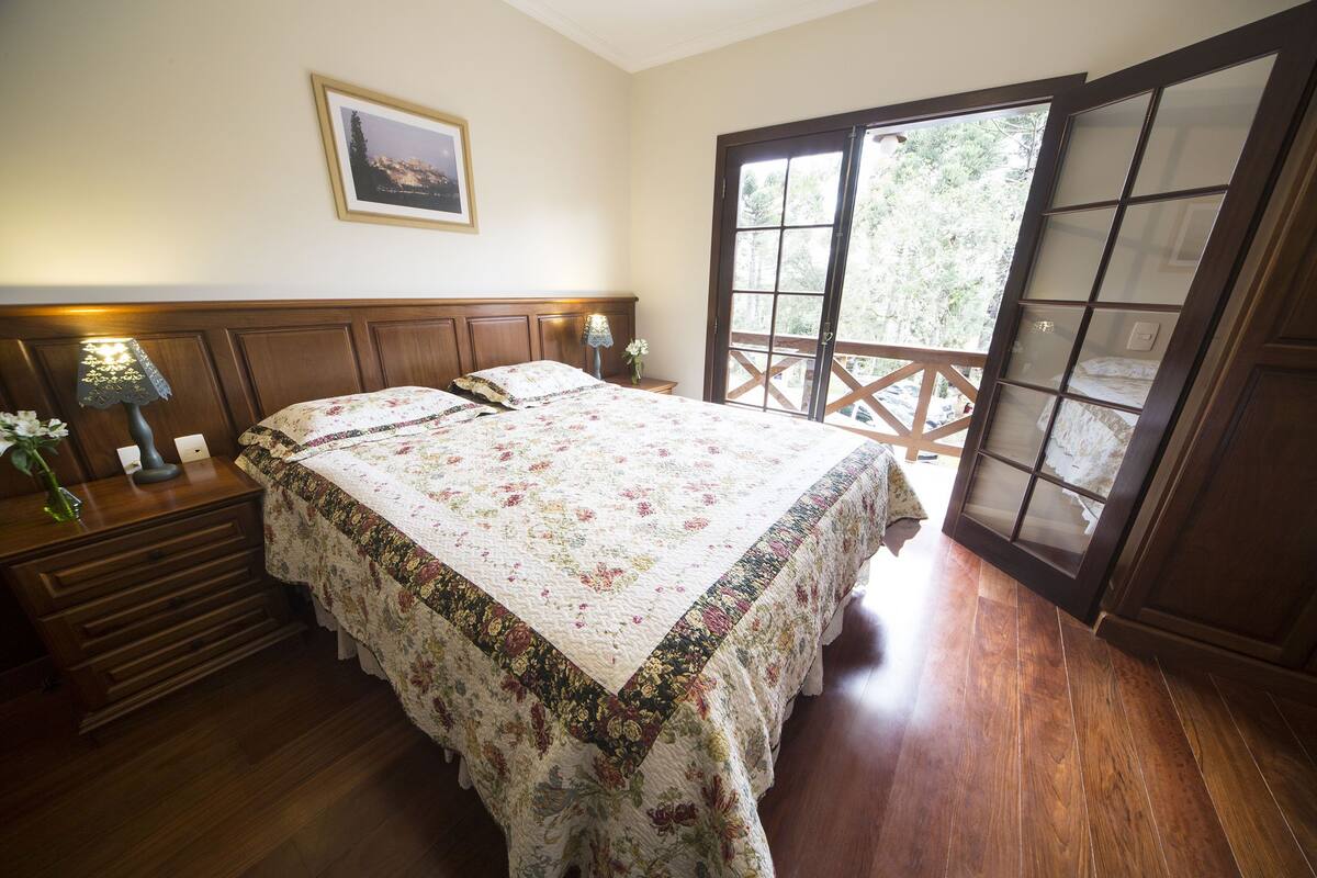 Deluxe Double Room, 1 Queen Bed | Minibar, in-room safe, cots/infant beds, free WiFi