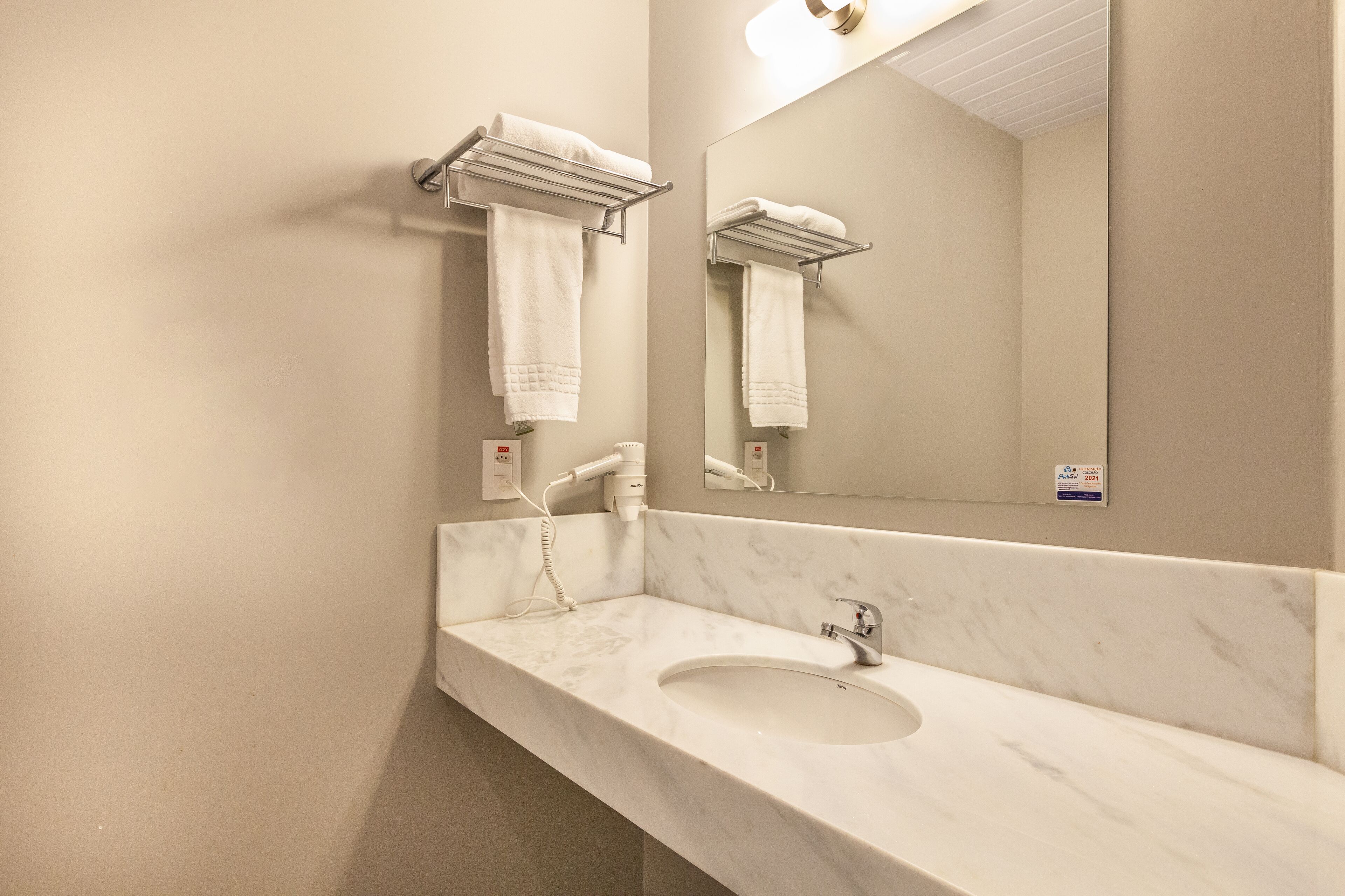 deluxe twin room, 2 single beds | bathroom | shower, rainfall showerhead, free toiletries, hair dryer