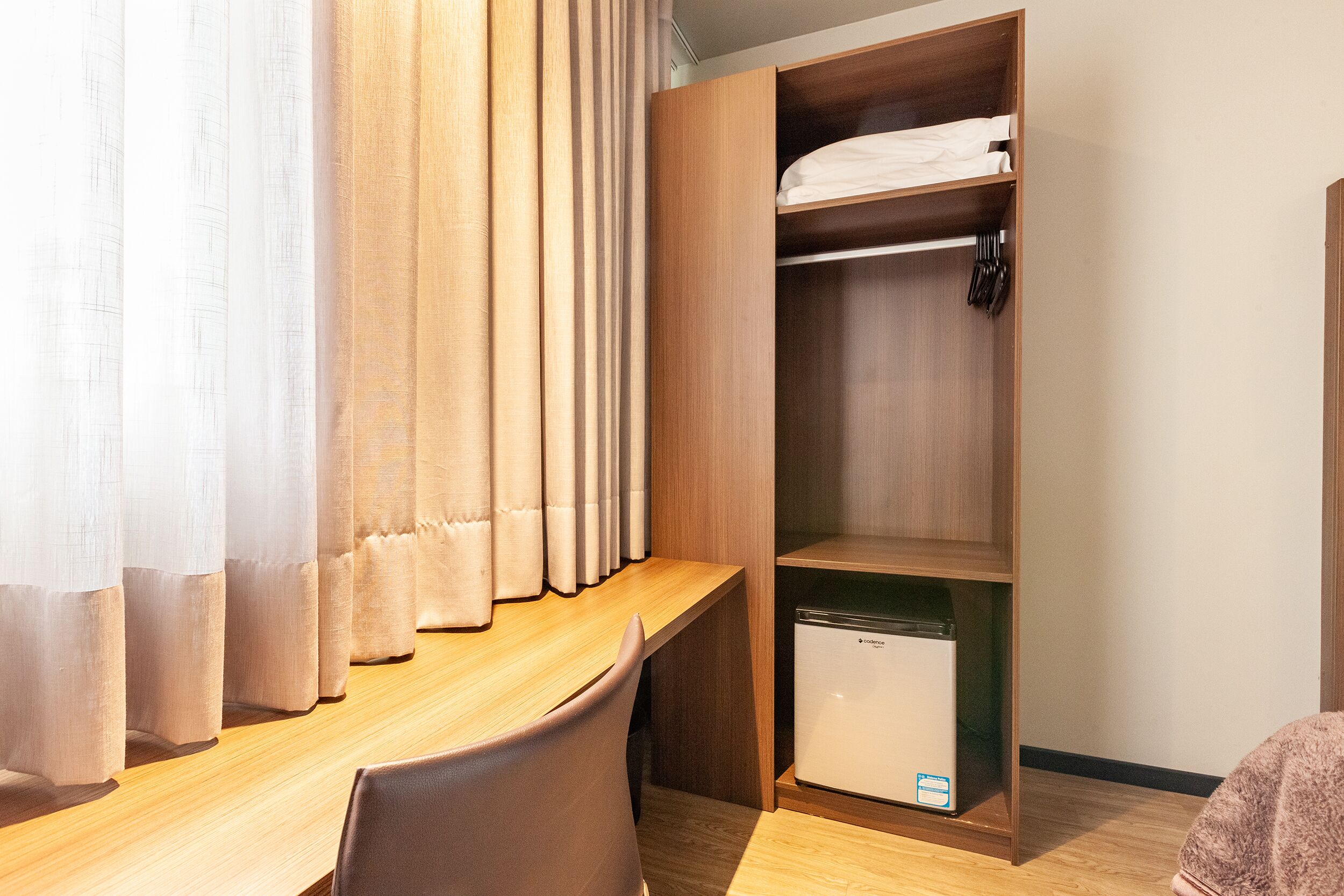 deluxe double room, 1 double bed | minibar, in-room safe, desk, laptop workspace