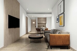 Frigobar, cofres nos quartos, escrivaninha