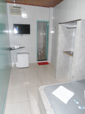 標準雙人房 | 迷你吧、熨斗/熨衣板、免費無線上網