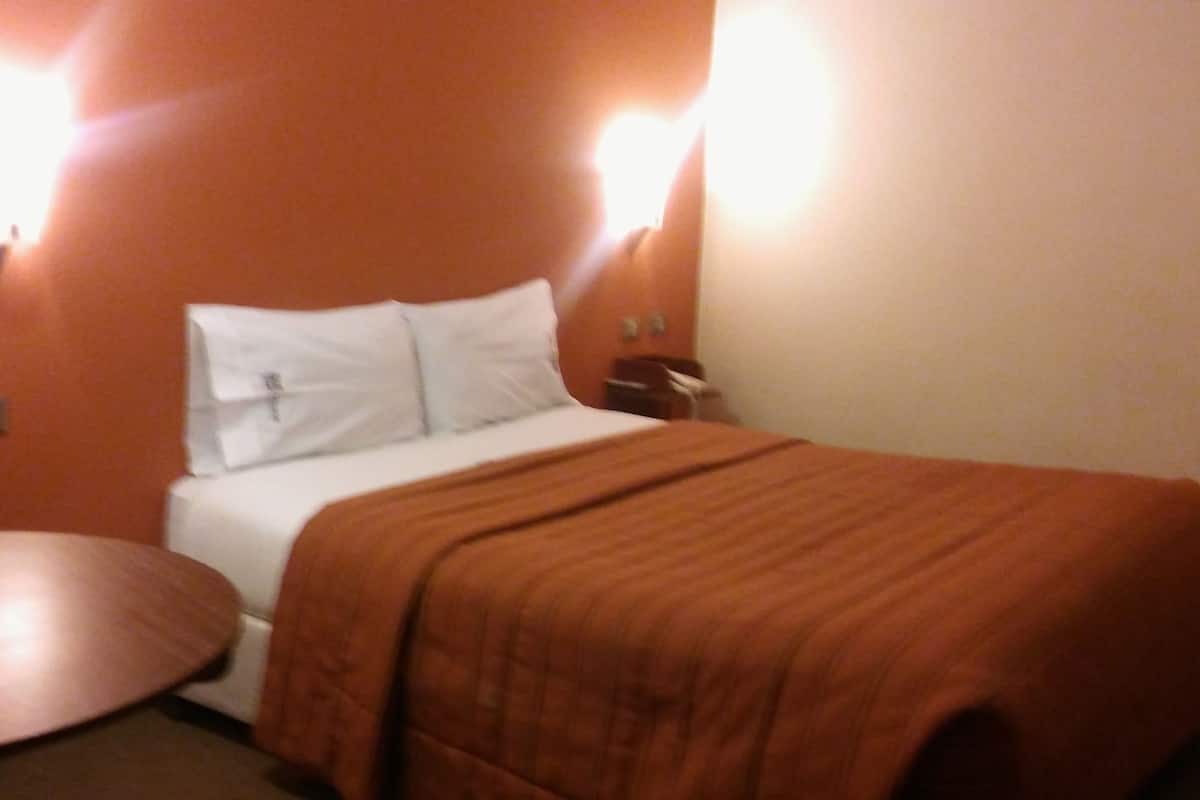 single room | in-room safe, desk, cots/infant beds, rollaway beds