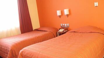 Caja de seguridad en la habitación, escritorio y cunas