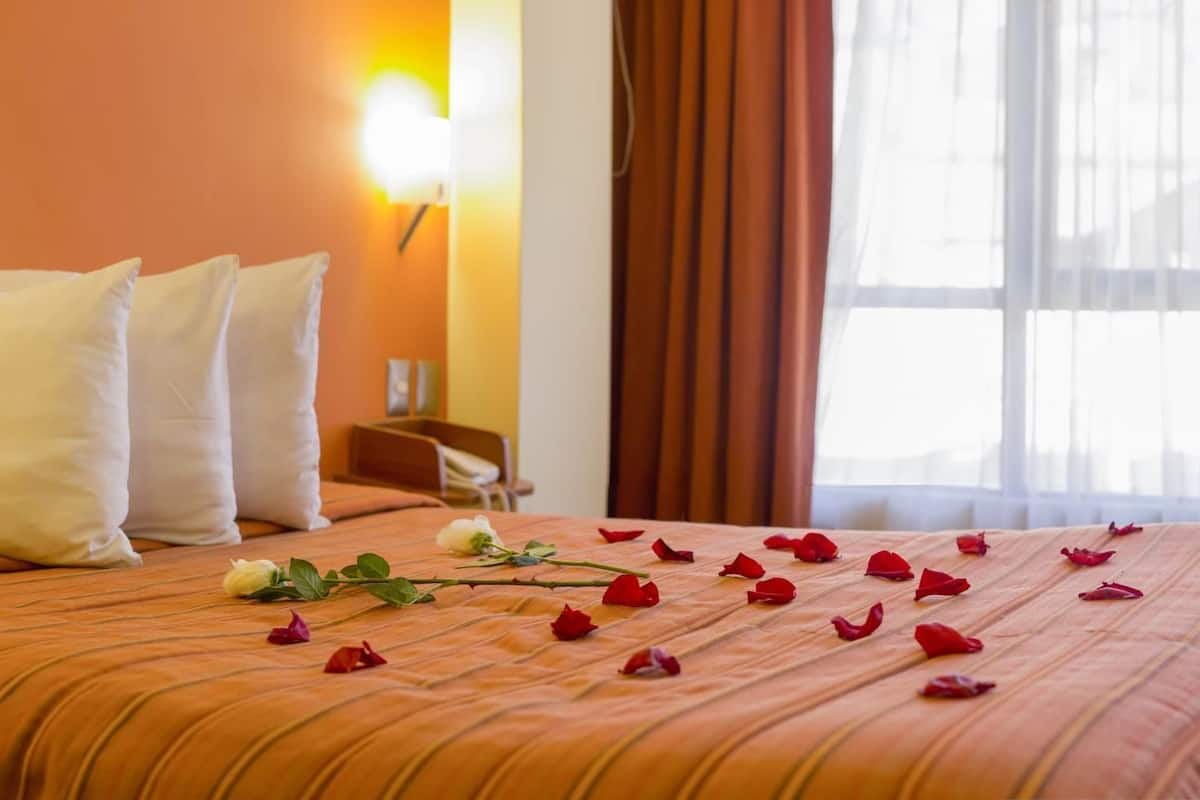 double room | in-room safe, desk, cots/infant beds, rollaway beds