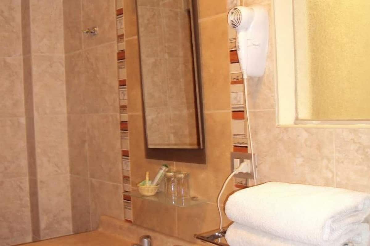 in-room safe, desk, cots/infant beds, rollaway beds