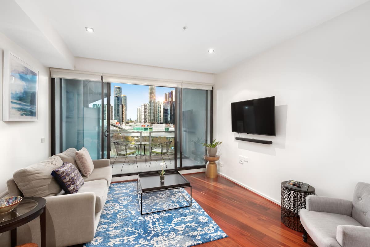 1 Bedroom Deluxe | Living area | 45-inch flat-screen TV with digital channels, TV