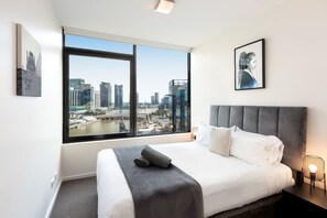 2 Bedroom 2 Bath Deluxe Apartment | Blackout drapes, soundproofing, iron/ironing board, free WiFi - Melbourne Holiday Apartments Flinders Wharf (Docklands)