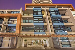 Front of property – evening/night - Melbourne Holiday Apartments Flinders Wharf (Docklands)