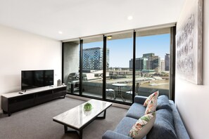 2 Bedroom 2 Bath Deluxe Apartment | Blackout drapes, soundproofing, iron/ironing board, free WiFi - Melbourne Holiday Apartments Flinders Wharf (Docklands)