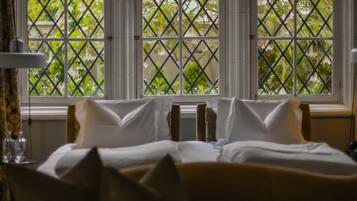 Superior Room, 1 King Bed (GRAND) | Courtyard view