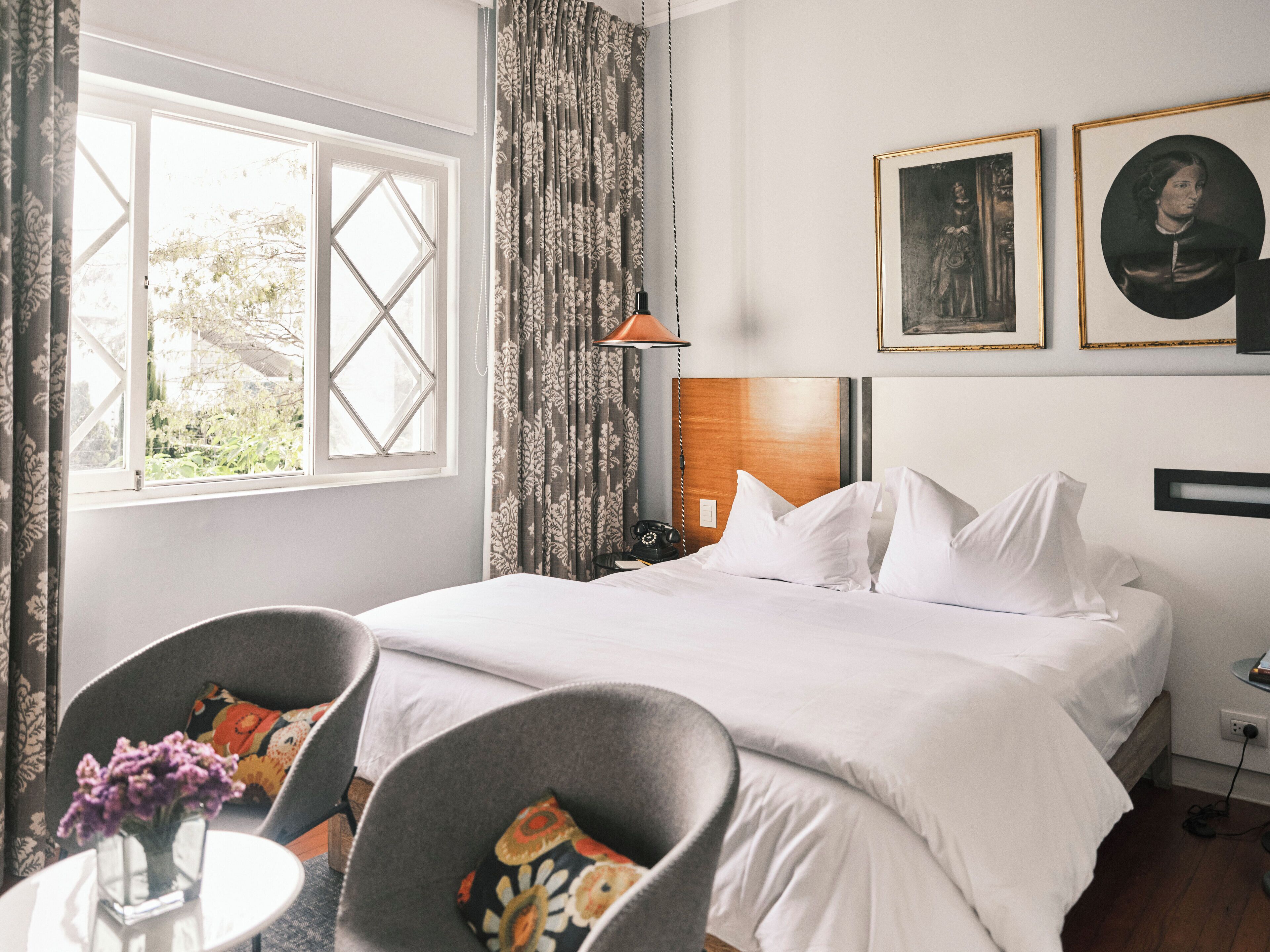 Phòng Tiêu chuẩn, 1 giường cỡ queen (COSY) | Bộ đồ giường cao cấp, két bảo mật tại phòng, bàn, màn/rèm cản sáng 