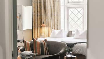 Superior Room, 1 Katil Raja (King) (GRAND) | Peralatan tempat tidur premium, peti besi dalam bilik, meja