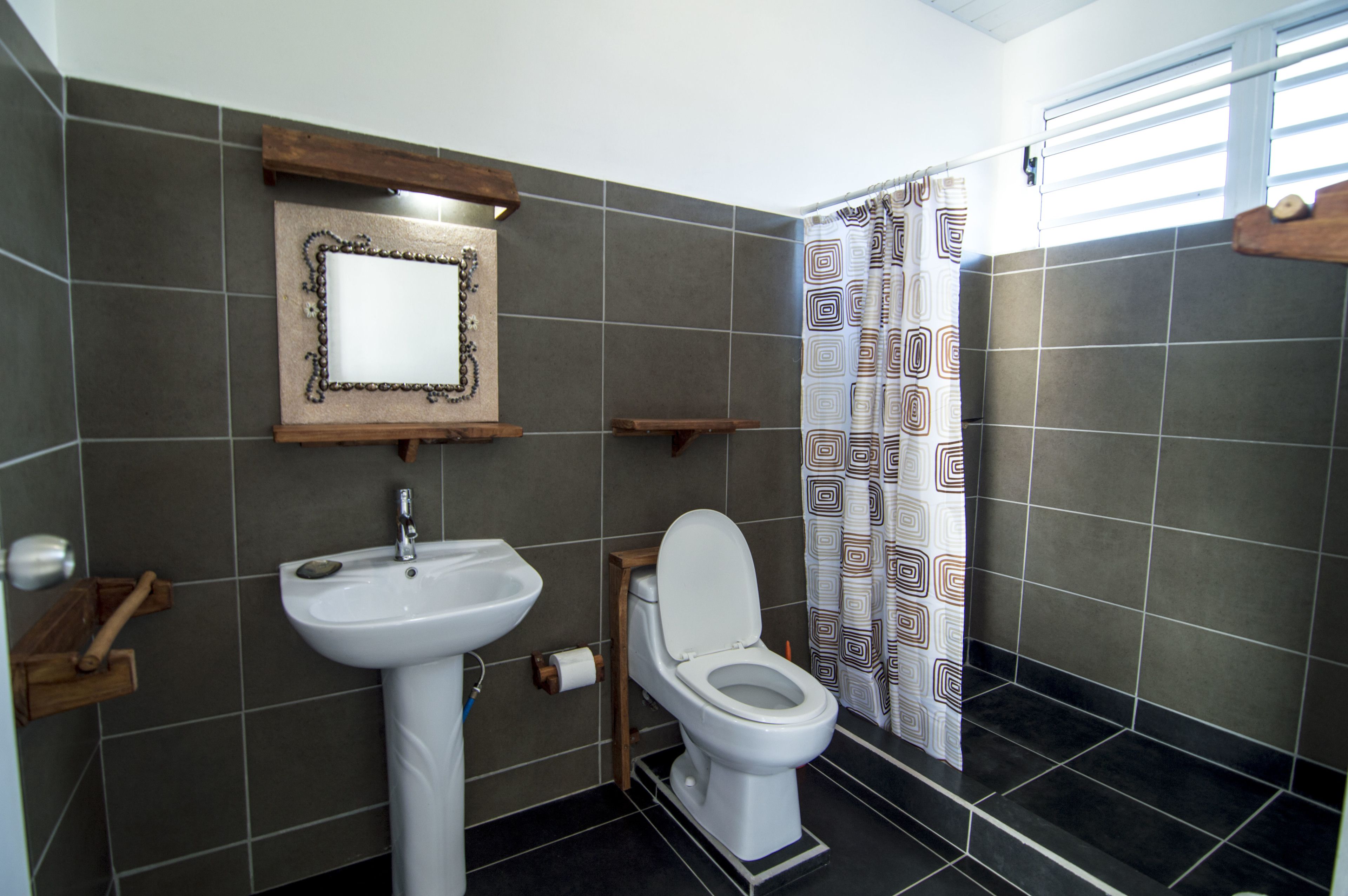 bungalow takoto | bathroom | shower, hair dryer, towels, soap