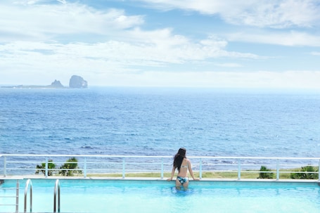 Outdoor pool, pool umbrellas, sun loungers