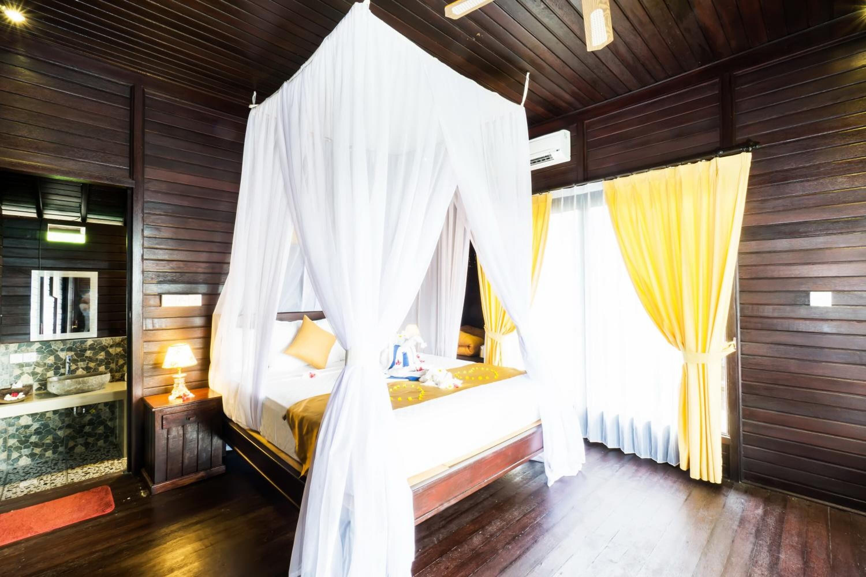 desk, blackout curtains, rollaway beds, free wifi