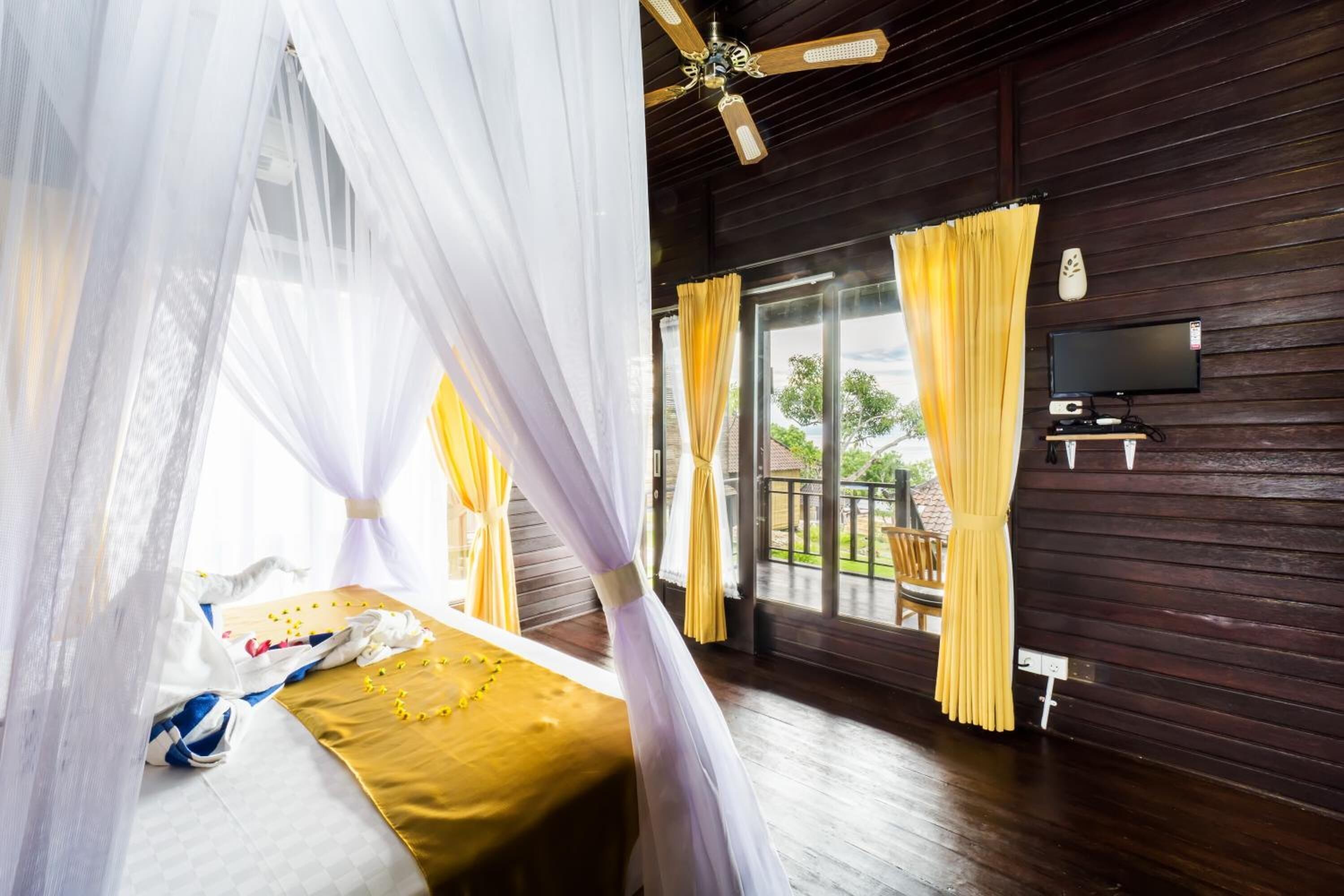 desk, blackout curtains, rollaway beds, free wifi