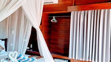 Desk, blackout curtains, rollaway beds, free WiFi