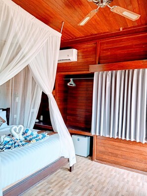 Desk, blackout drapes, rollaway beds, free WiFi