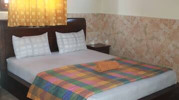Deluxe Sea View Room | Desk, free WiFi