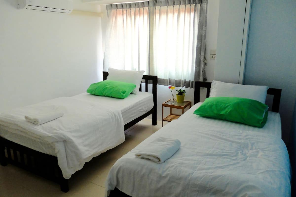 desk, soundproofing, free wifi