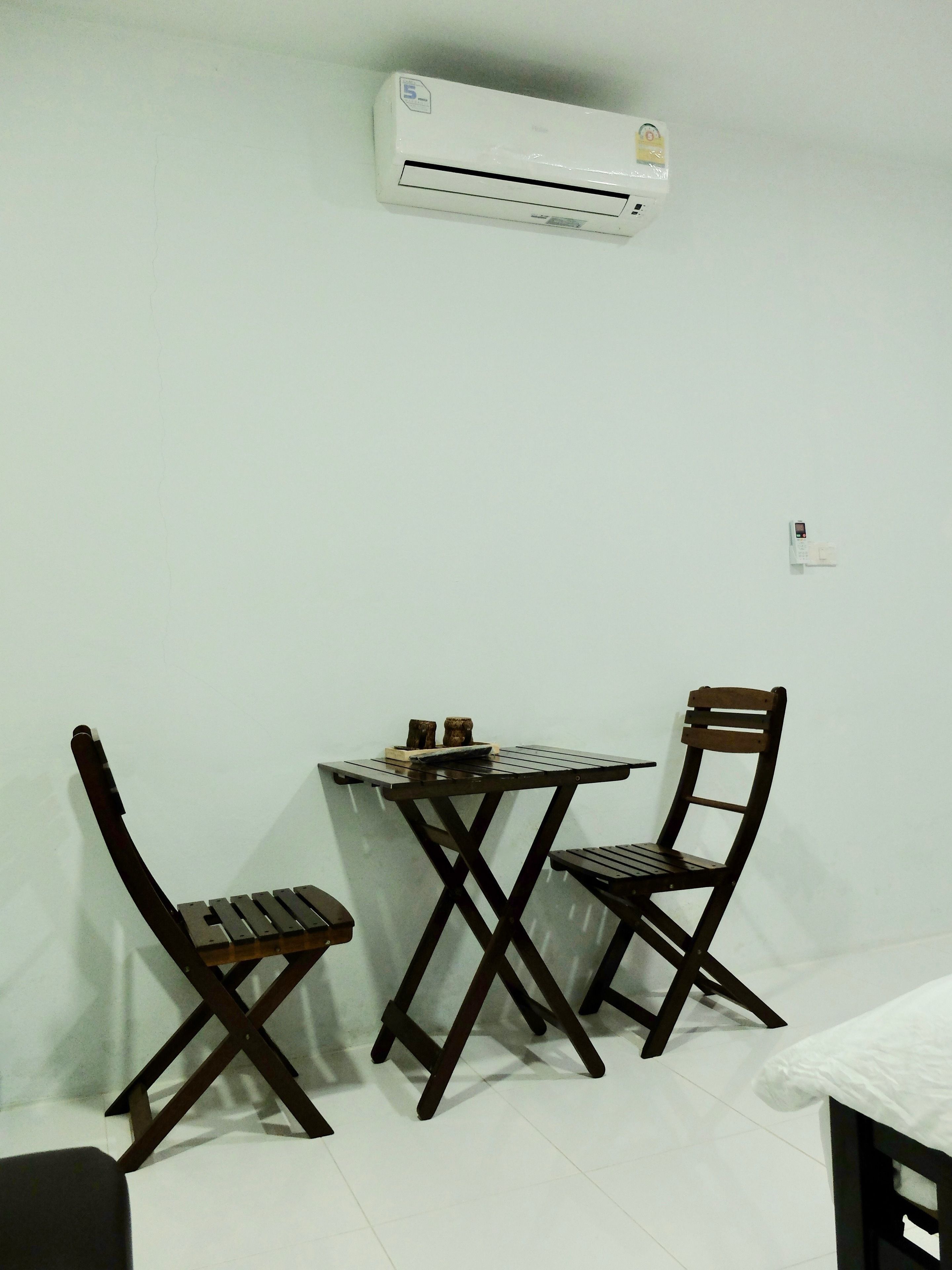 twin room, garden view | in-room dining