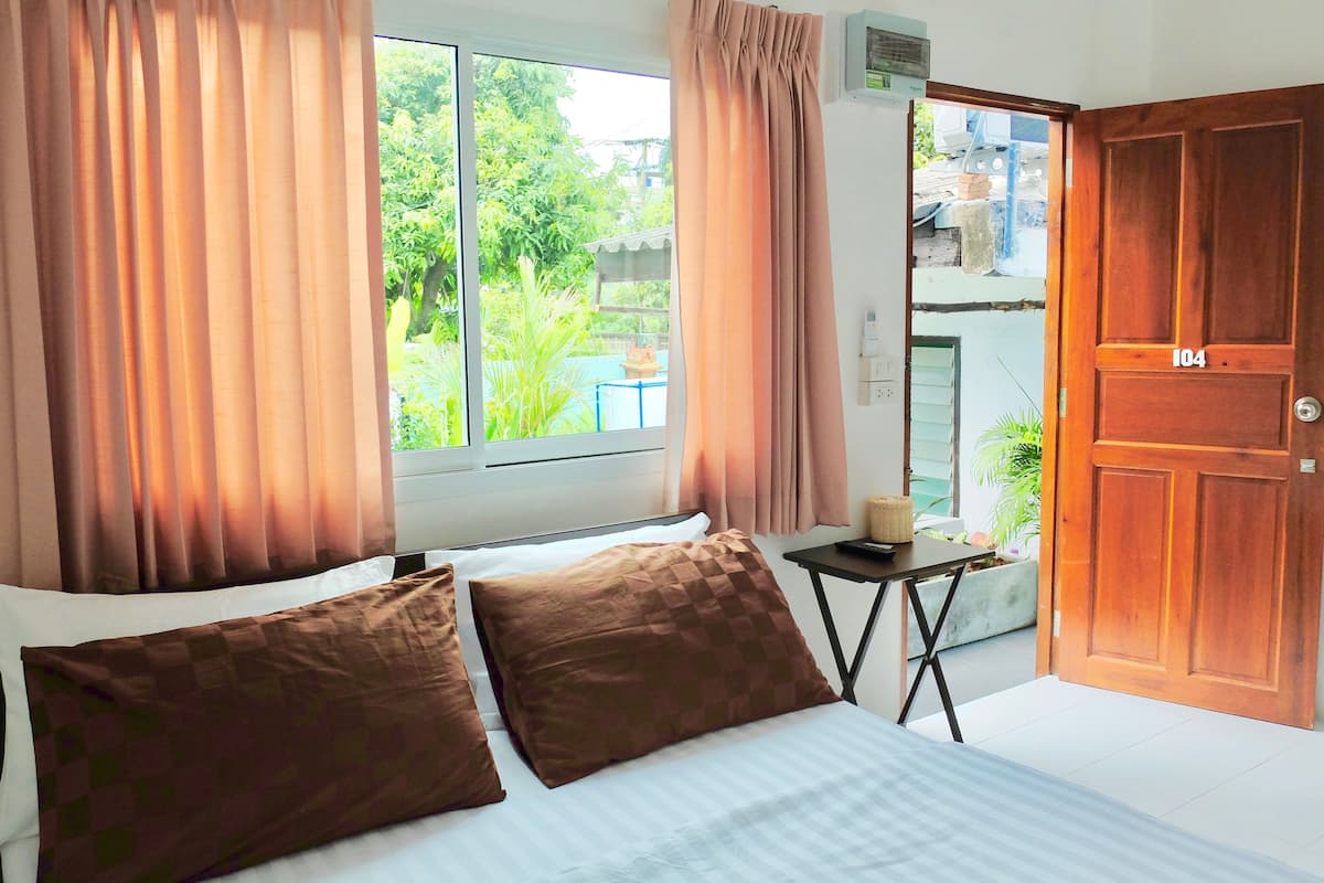 double room, garden view | desk, soundproofing, free wifi