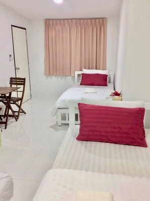Twin Room, Garden View - We Inn (Bangkok)