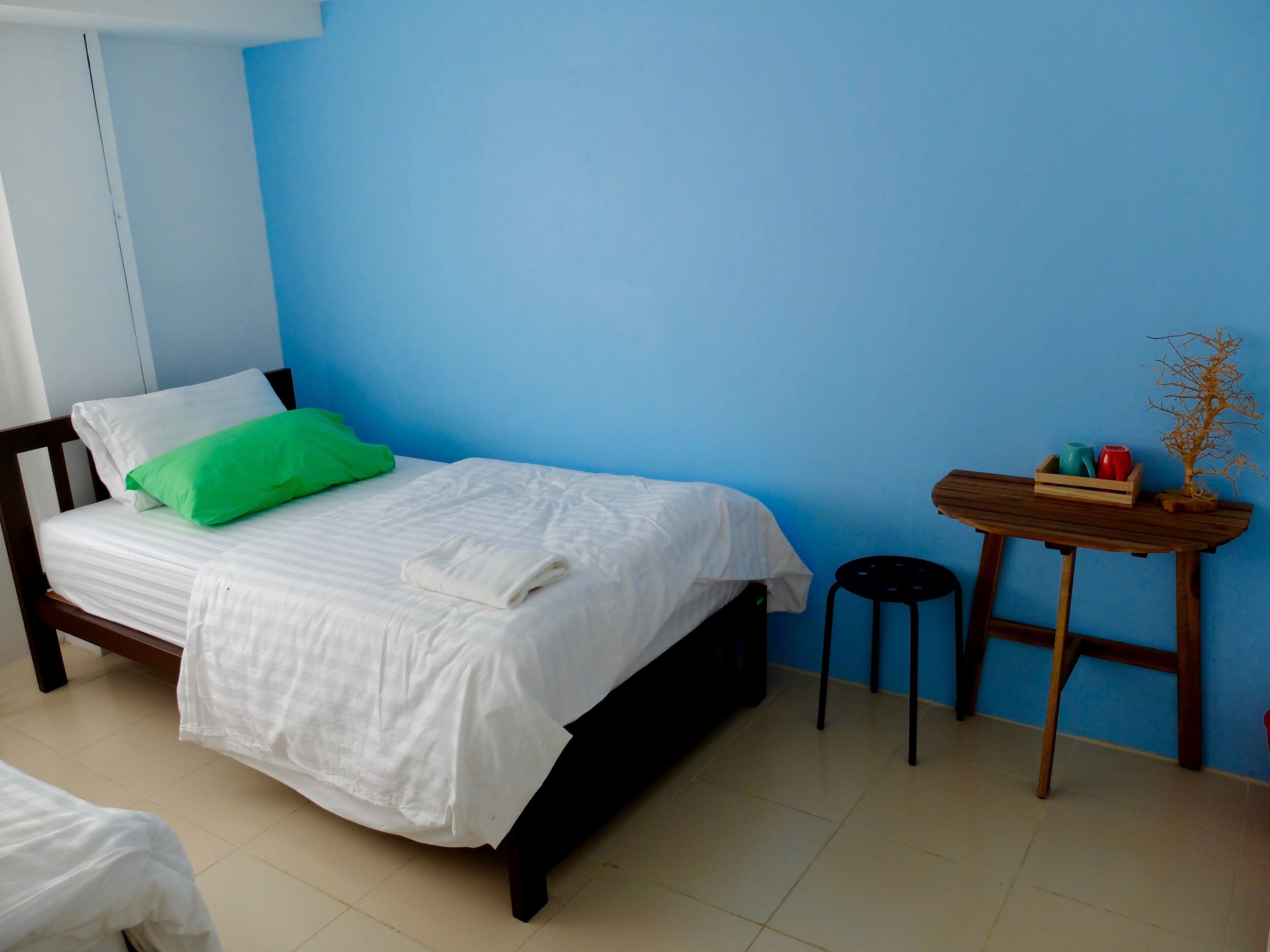 desk, soundproofing, free wifi