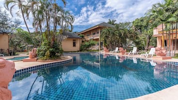 Caja de seguridad en la habitación, escritorio y cunas gratuitas