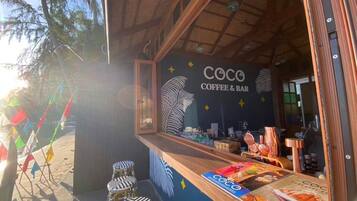 บาร์ริมหาด