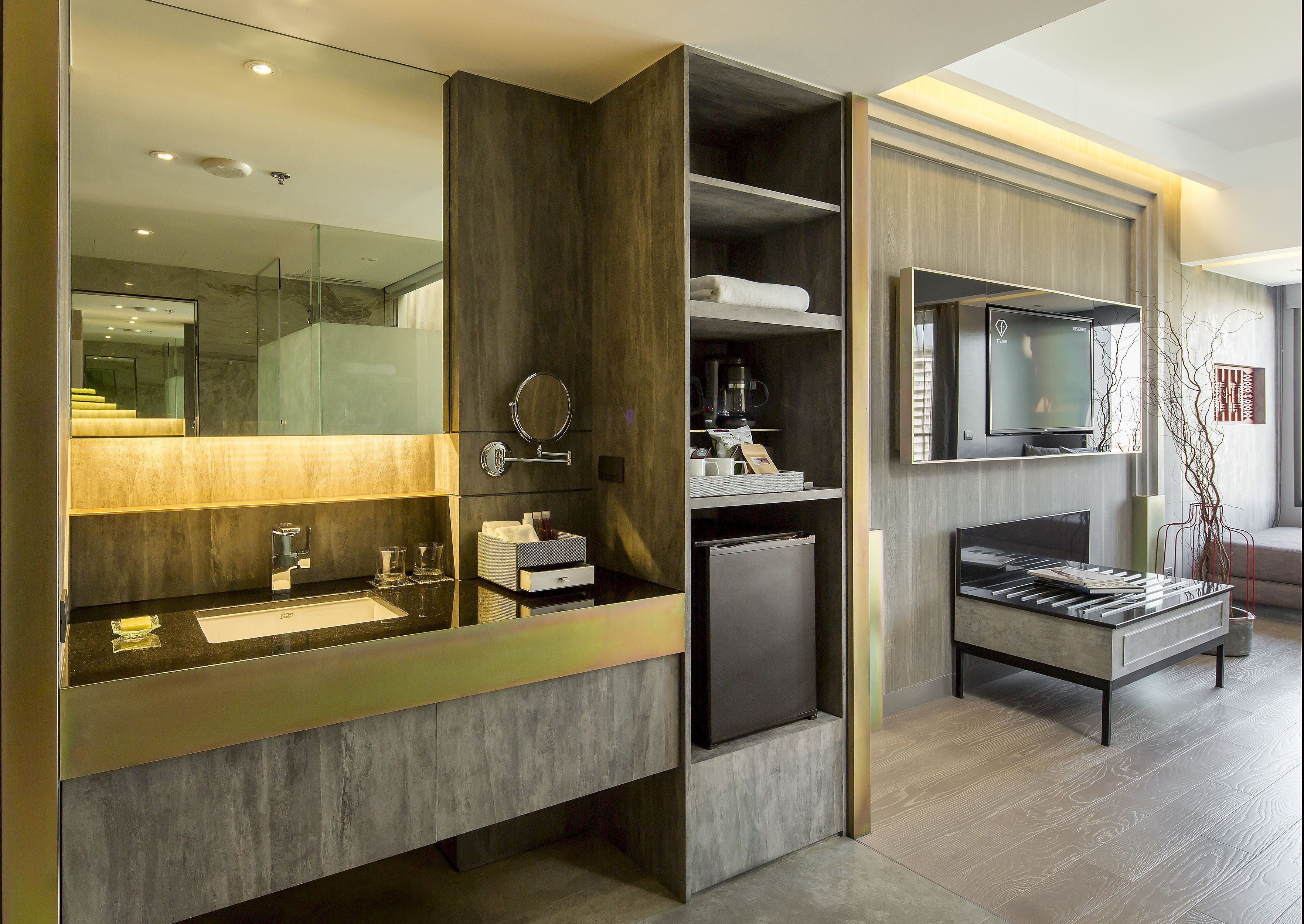 deluxe room (24 hours use of room) | 1 bedroom, in-room safe, soundproofing, iron/ironing board