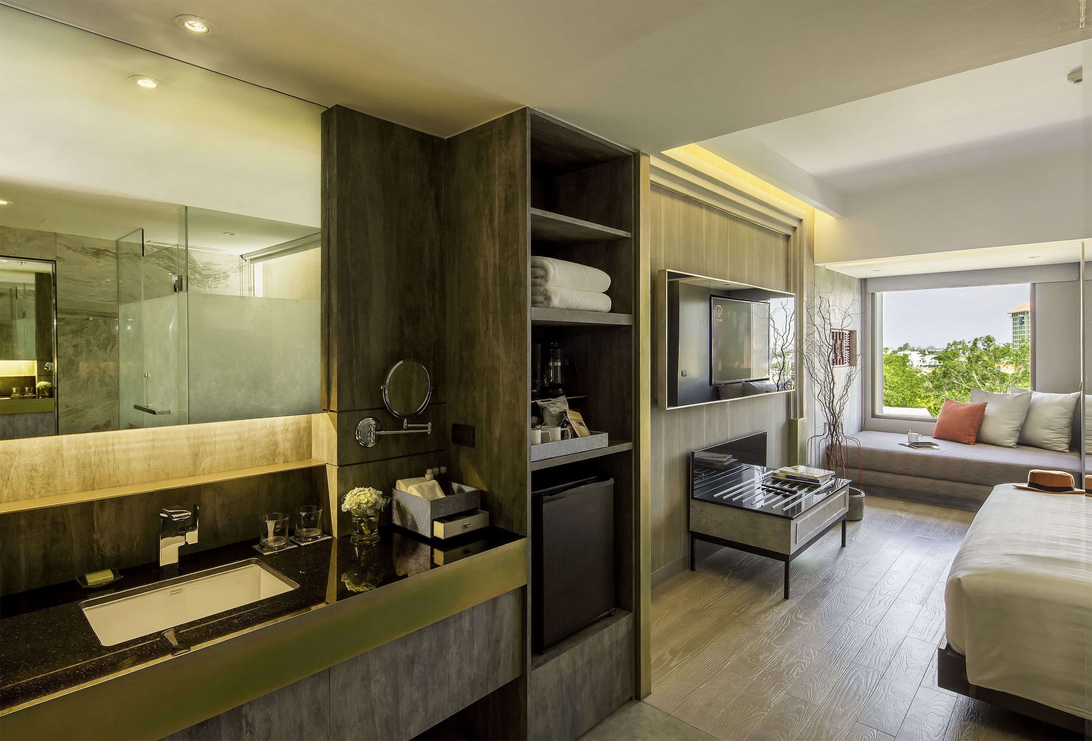 deluxe room (24 hours use of room) | 1 bedroom, in-room safe, soundproofing, iron/ironing board