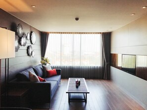 Two Bedroom Family Suite (24 Hours Use of Room) | セーフティボックス (室内)、防音設備、アイロン / アイロン台、WiFi (無料)