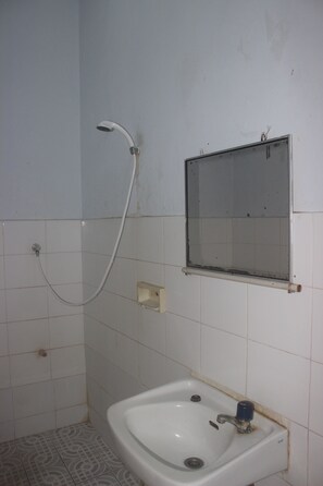 Habitación estándar | Lavabo en el baño