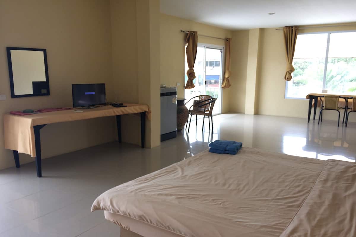 Habitación doble estándar | Escritorio, insonorización, wifi gratis y ropa de cama